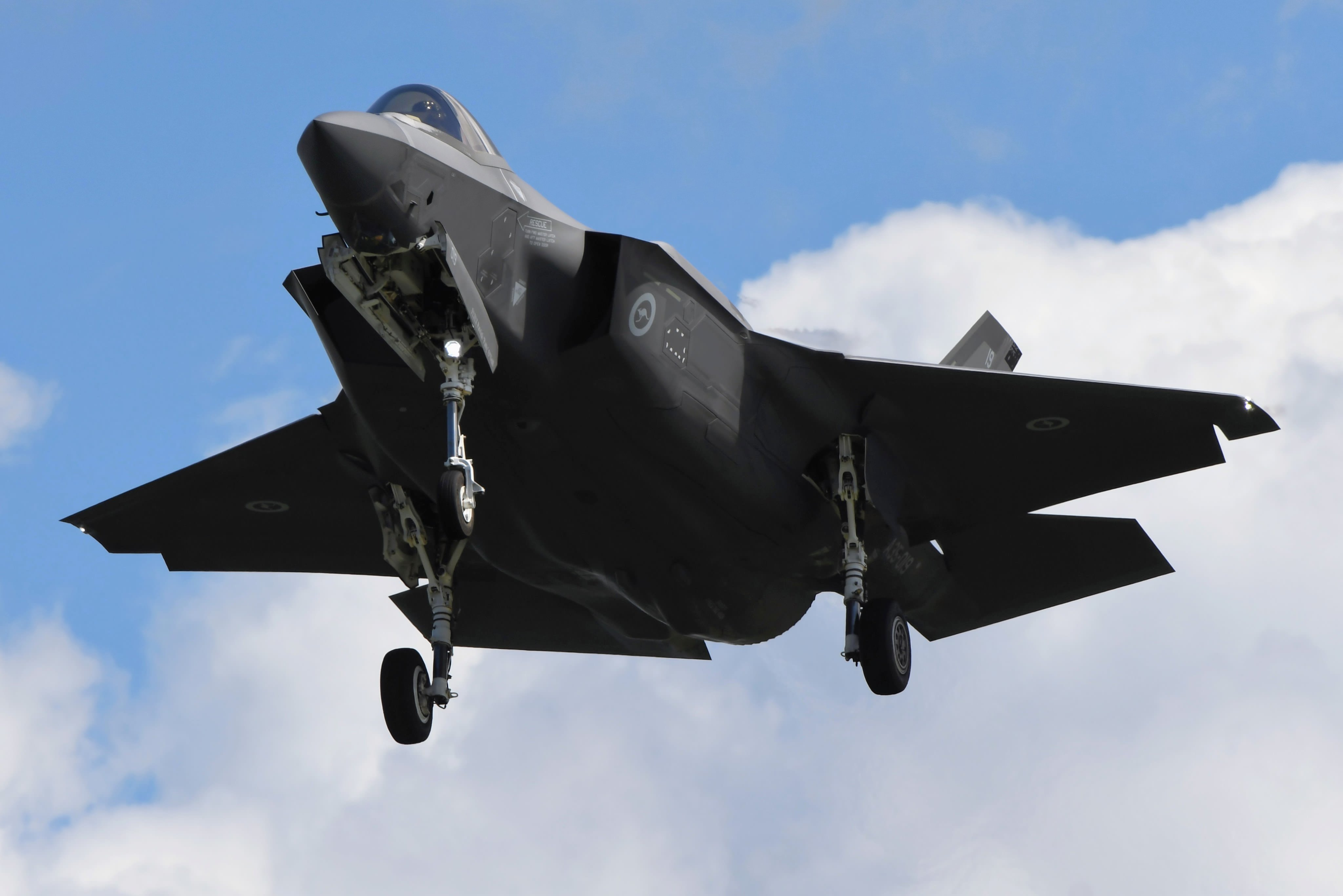 晴空下的皇家澳大利亚空军F-35 ​​​