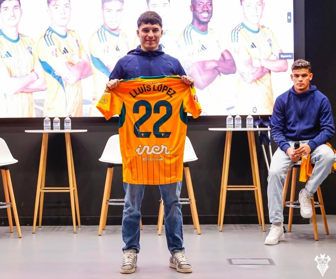 橘红色的火焰🔥 