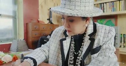 繁花团生死观好通透 陈岚认为人要选择美好，看淡人生的坎坷，以达观态度面对生死，这