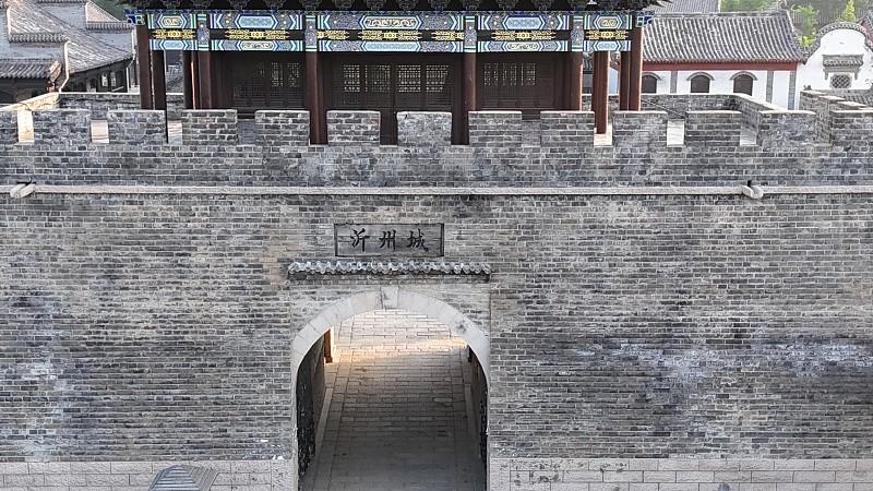 逛过3.2平方公里的济南明府城才懂，老济南的魂全藏在这600多年的砖缝里。
明代