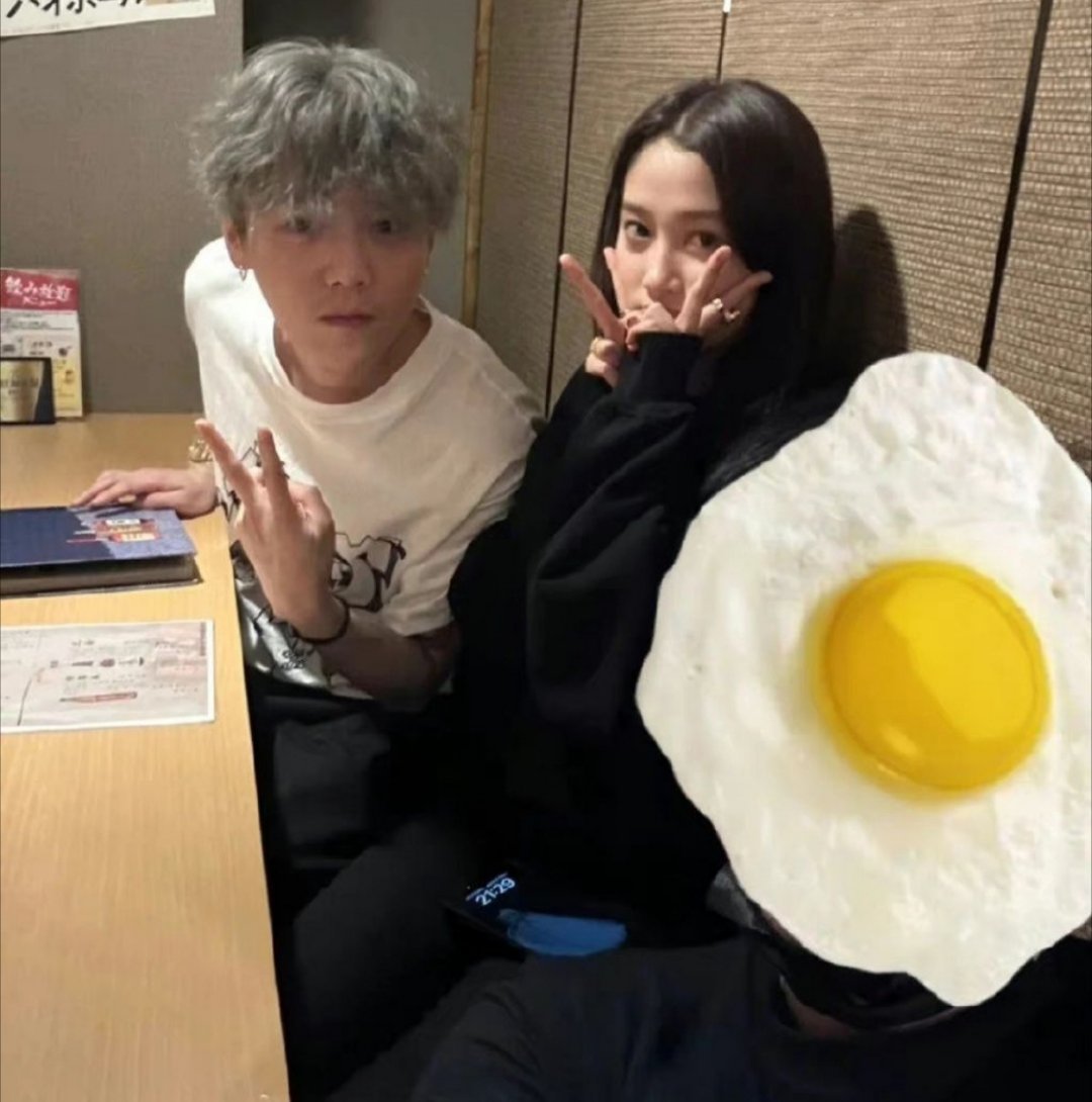 鹿晗 关晓彤分手传闻与复合爆料反复拉扯，鹿晗关晓彤始终沉默以对，各自深耕事业，这