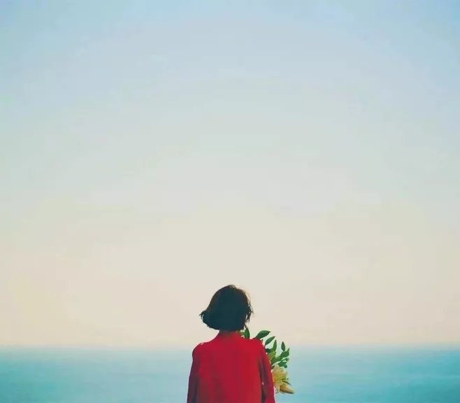 恋别人是需要付出代价的，恋自己不需要，我想怎么爱我自己，就怎么爱我自己。 ——莫