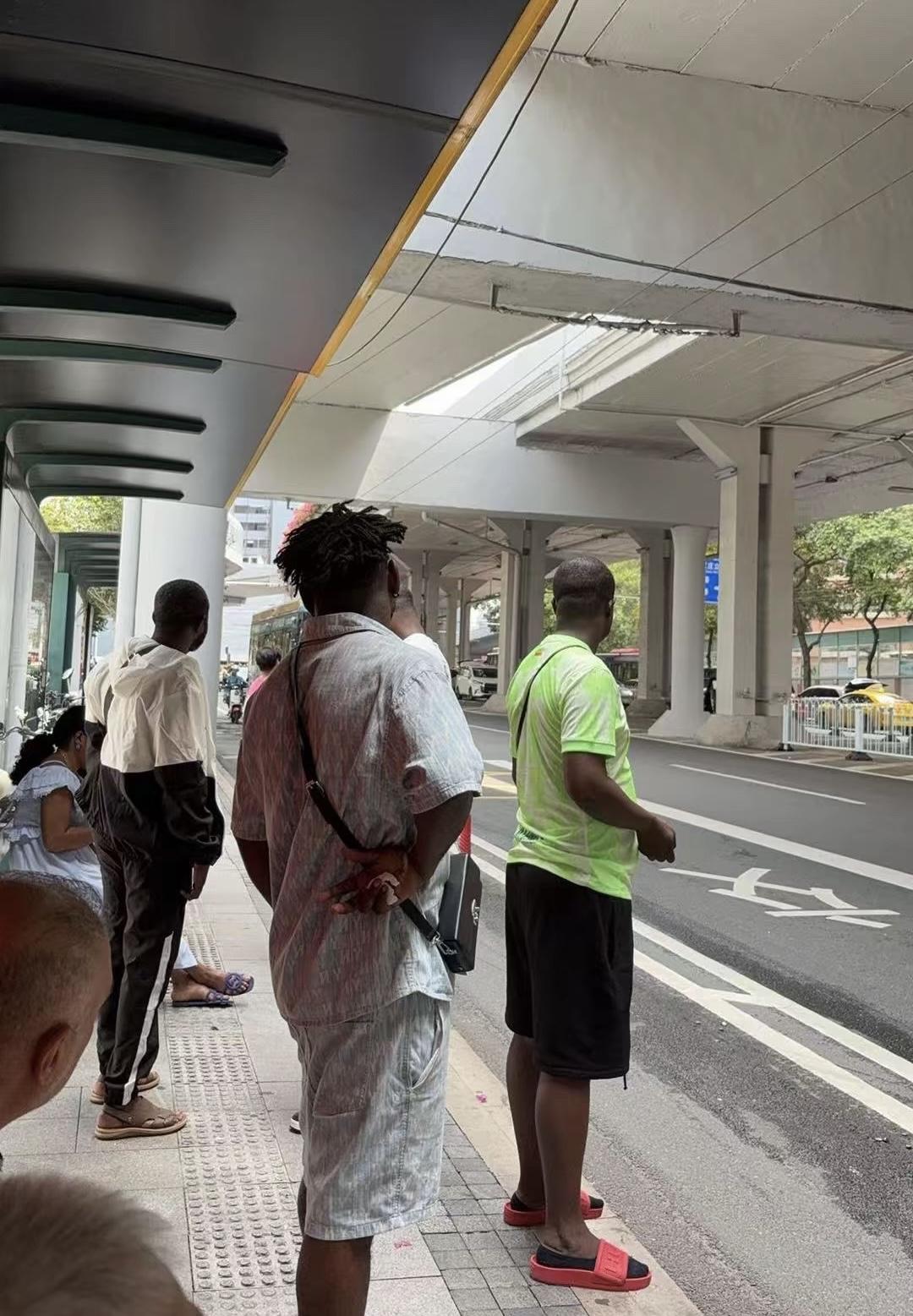 在广州出趟国很简单的，只要你去小北就可以感受到异域风情， 小北的新疆菜还是不错的