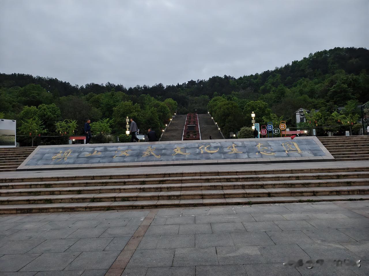 自驾出游的生活,你喜欢吗?非常喜欢自驾游，而且我们是床车自驾游，吃住都解决了。
