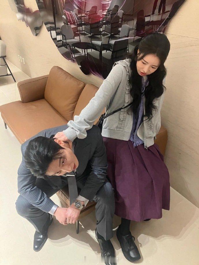林智妍还没摆脱妍珍魔咒 林智妍对着许南俊上演拽衣领威慑名场面，氛围感拉满，谁知对