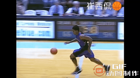 加拿大飞人！
这一球，让他成为NBA史上第一个完成空接大风车灌篮的男人！
他的名