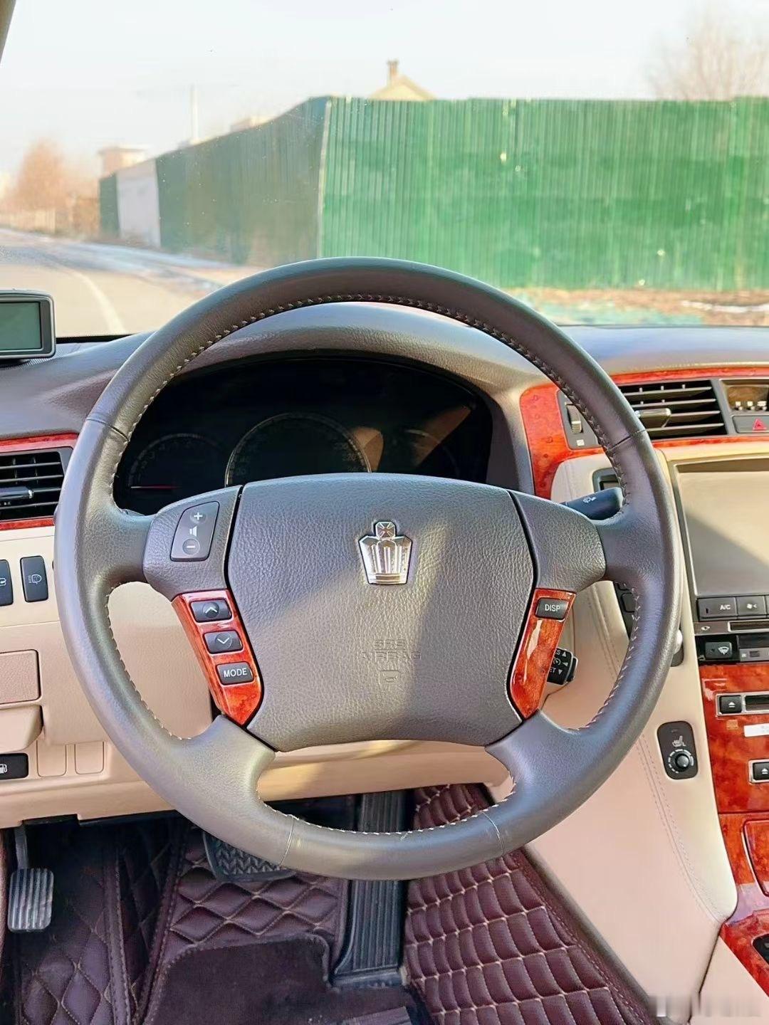 曾经说过 不管以后做什么档次的车 不管高端低端 展厅里常年不能缺的车型就是“丰田