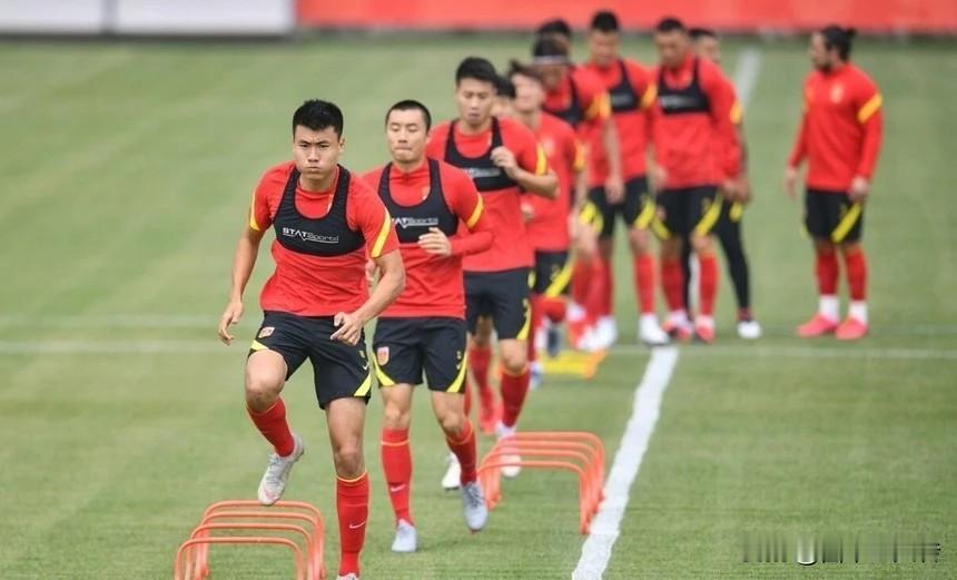 外媒：归化球星让中国球迷愤怒

李可在被排除出备战2023年亚洲杯的中国队后，受