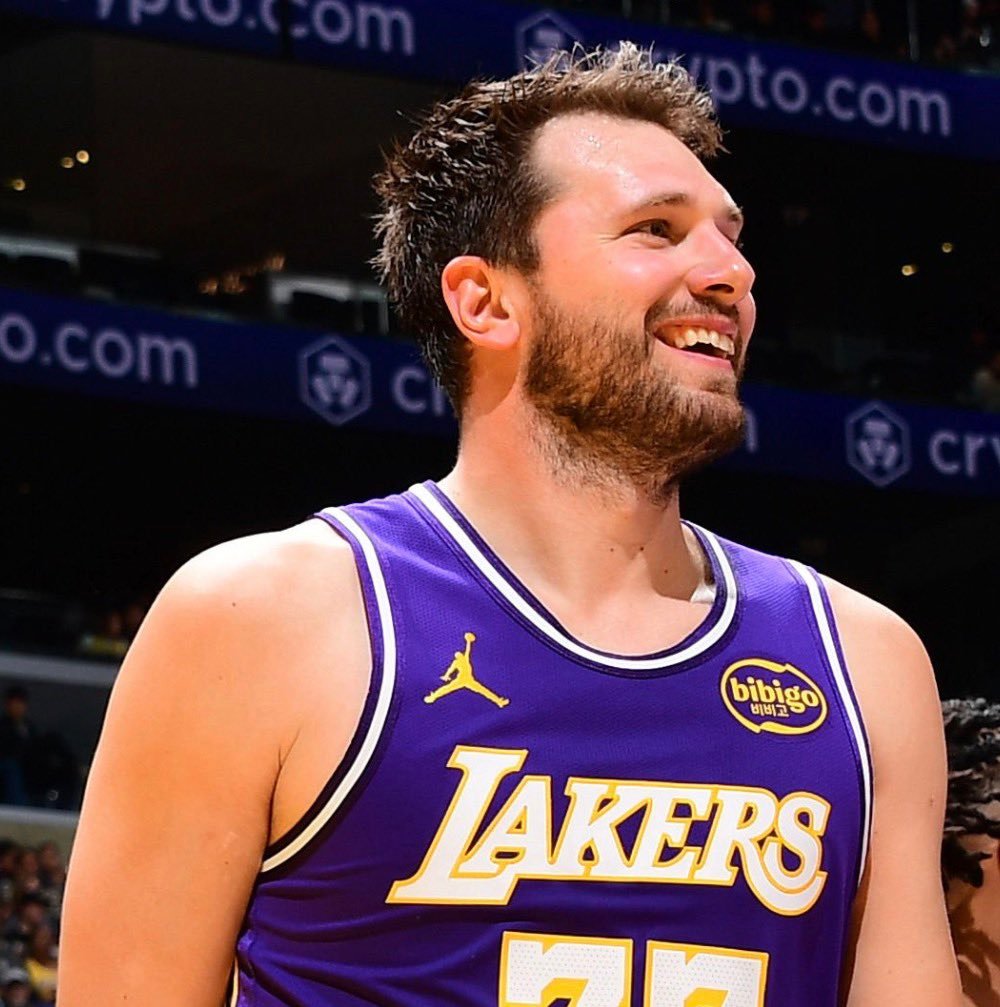 雷迪克谈东契奇：“他现在攻击内线表现非常出色，这对我们来说意义重大。他不仅能得分