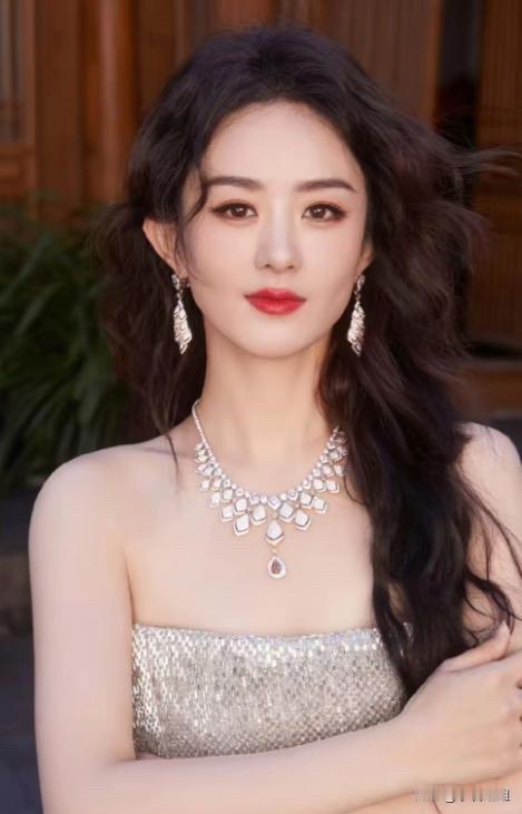 《九门》开播才2天，剧组估计都懵了：明明请了新演员，结果热搜第一，居然是没参演的