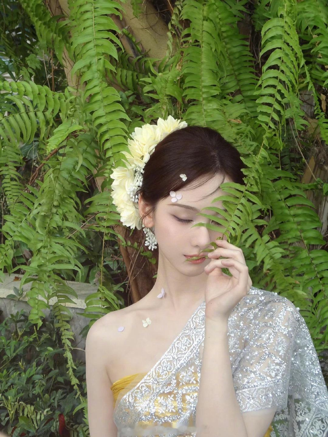 陈都灵、李一桐、王楚然的夏日清新营业 ​​​