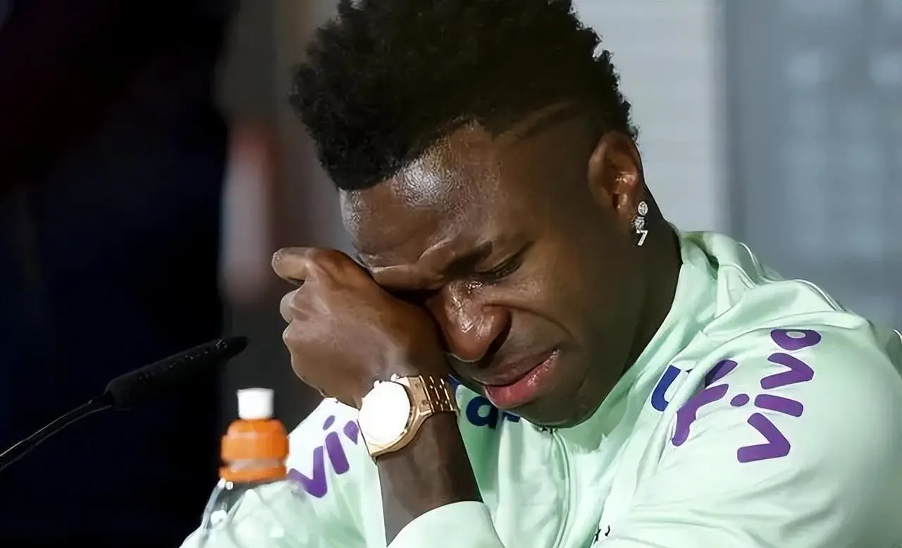 北京时间11月15日，凌晨结束的南美世预赛第11轮的比赛中，巴西客场1比1战平委