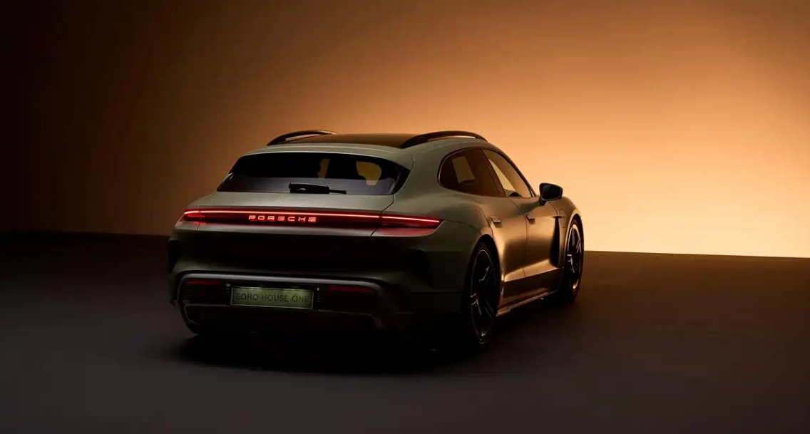 保时捷特殊定制部门打造了一台专属定制版Taycan Turbo S Sport 