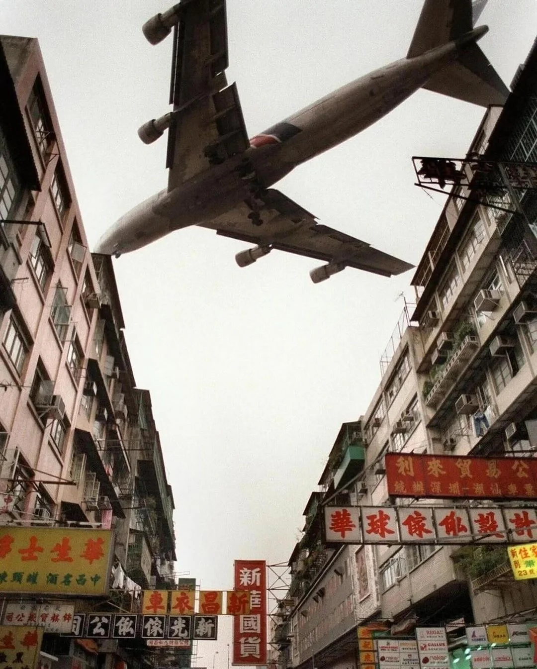 回忆香港旧启德机场的辉煌与恐怖岁月。