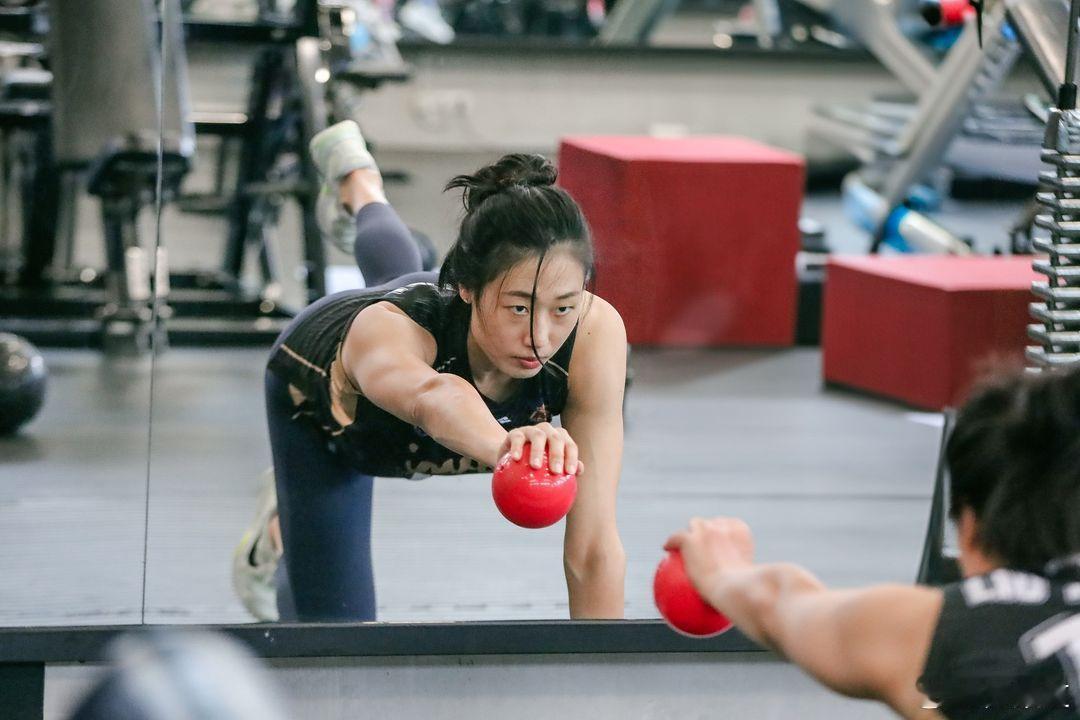 刘晏含[超话]  女排 大刘更新社交媒体 感受 体会 专注 坚毅明天15:00有