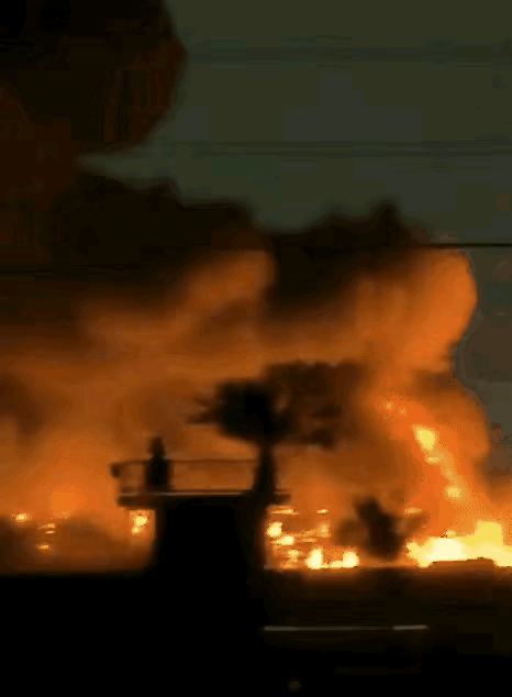 刚刚刷到个事，
直接给我干沉默了。

3月21日凌晨，巴格达的美国大使馆后勤营地