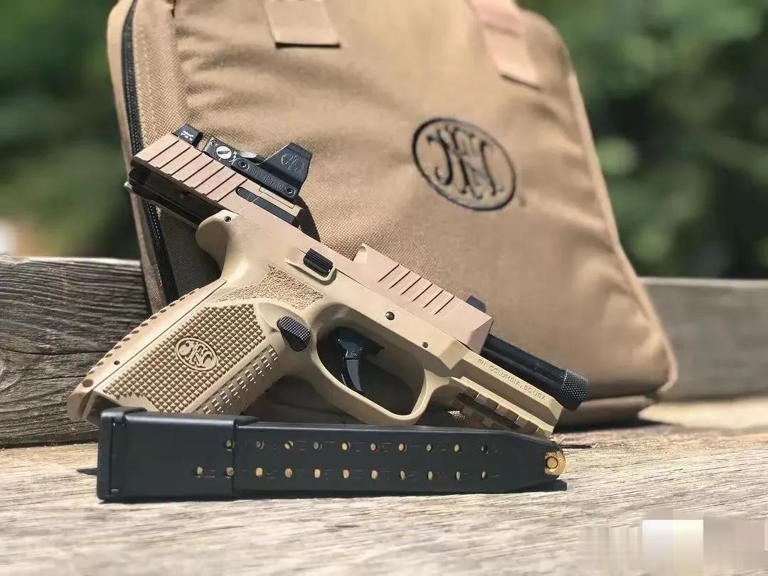  FN 509 战术手枪属于比利时FN公司 对FN509手枪系列改进中的一款，是