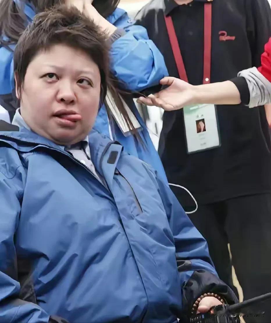 韩红认为自己活的很辛苦，但她敢保证自己出道到今天，一直是一个没有任何不良嗜好、挺