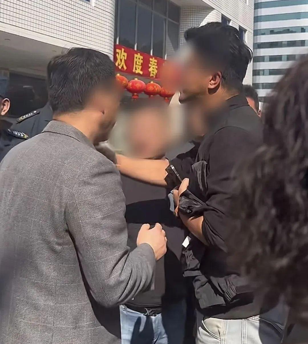 开学前一天这所民办学校倒闭？一年学费 4 万，教育局介入

2月19日，一段关于