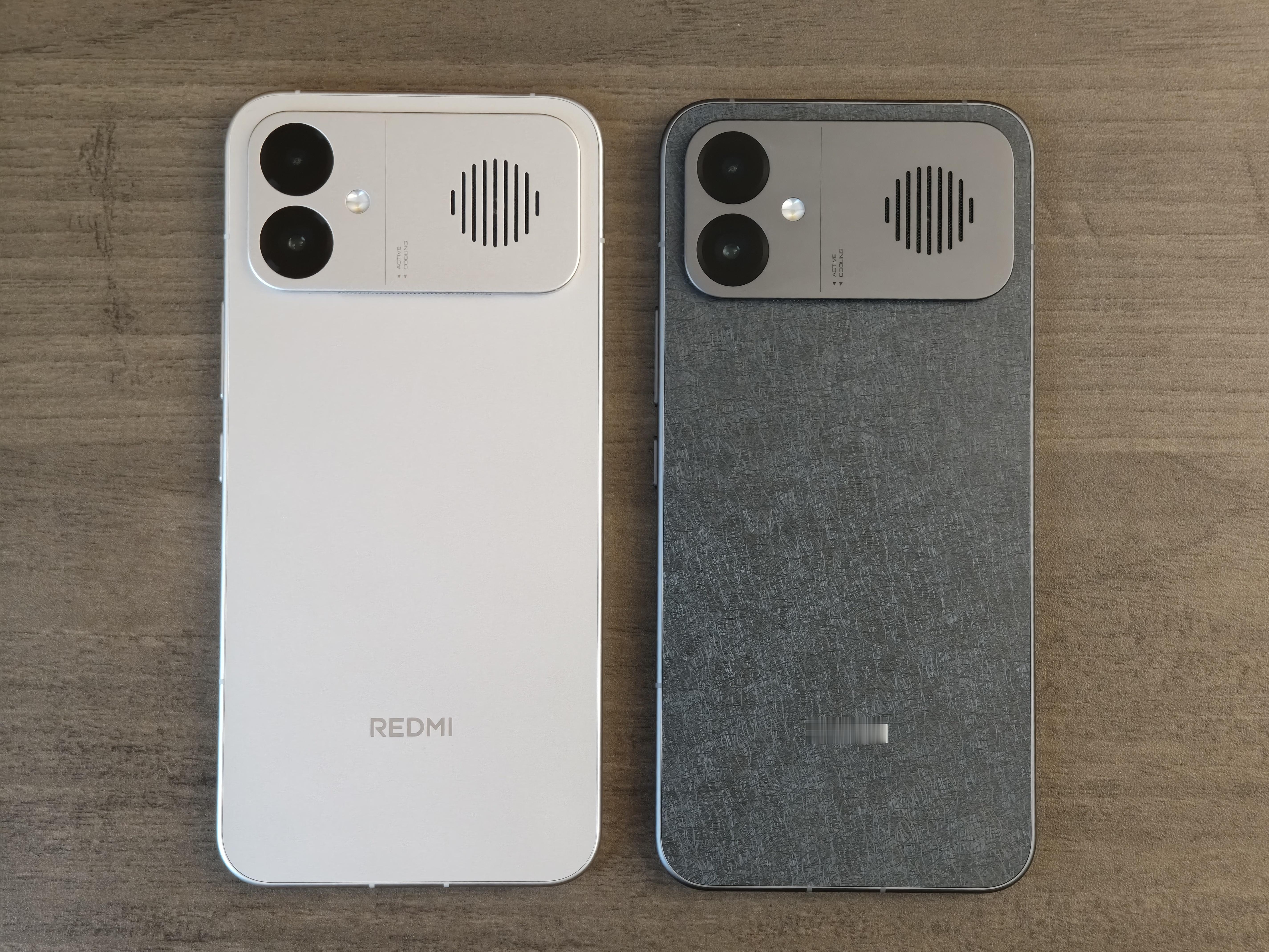 K90 Max 两款颜色，哪个好看？ 