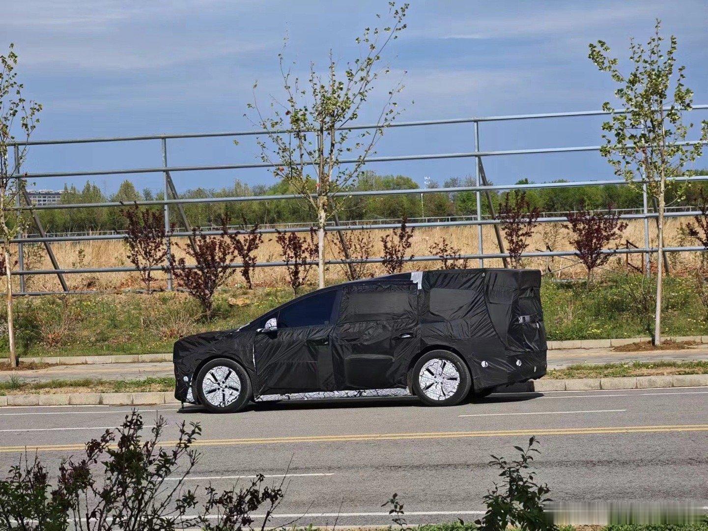 卧槽？这是个啥？？[傻眼]#凯文聊车# ​​​