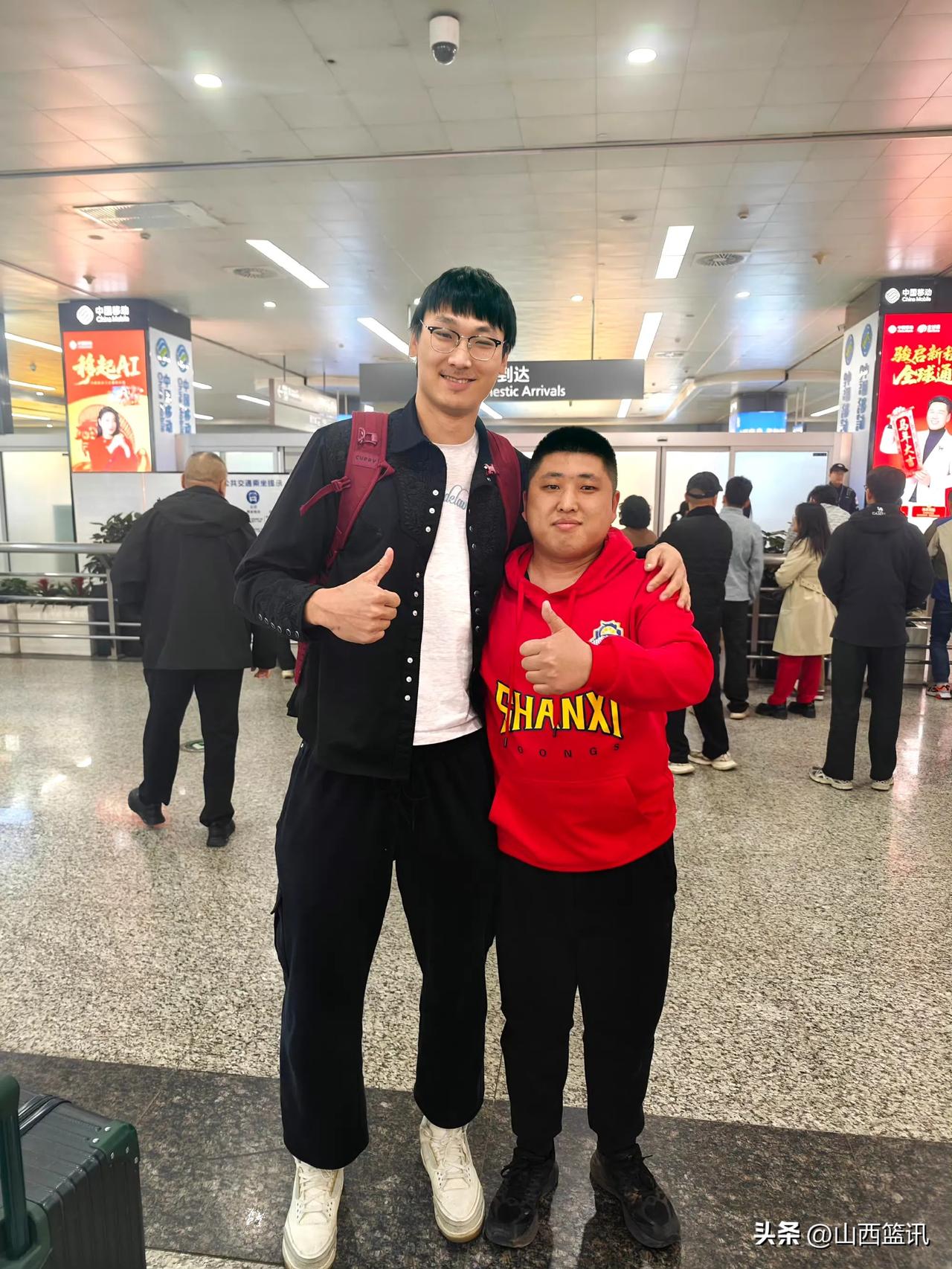 淡厚然今天安排进行体测。淡厚然是昨天晚上山西汾酒男篮主场击败山东男篮的那一刻安抵