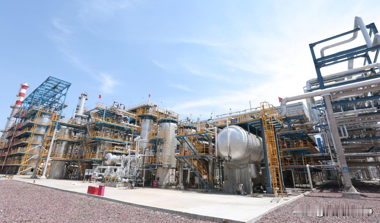 全球油价高涨，对咱们国家的经济当然是有一定影响的
但是也不全都是不利的一面，也有