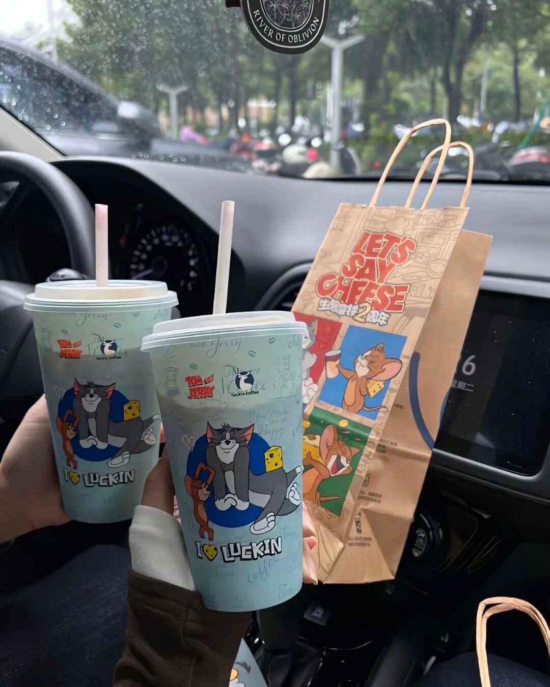 𝚁𝚎𝚝𝚞𝚛𝚗 🧱⌇“回归生活  认真搬砖  毕竟诗和远方都很贵” 