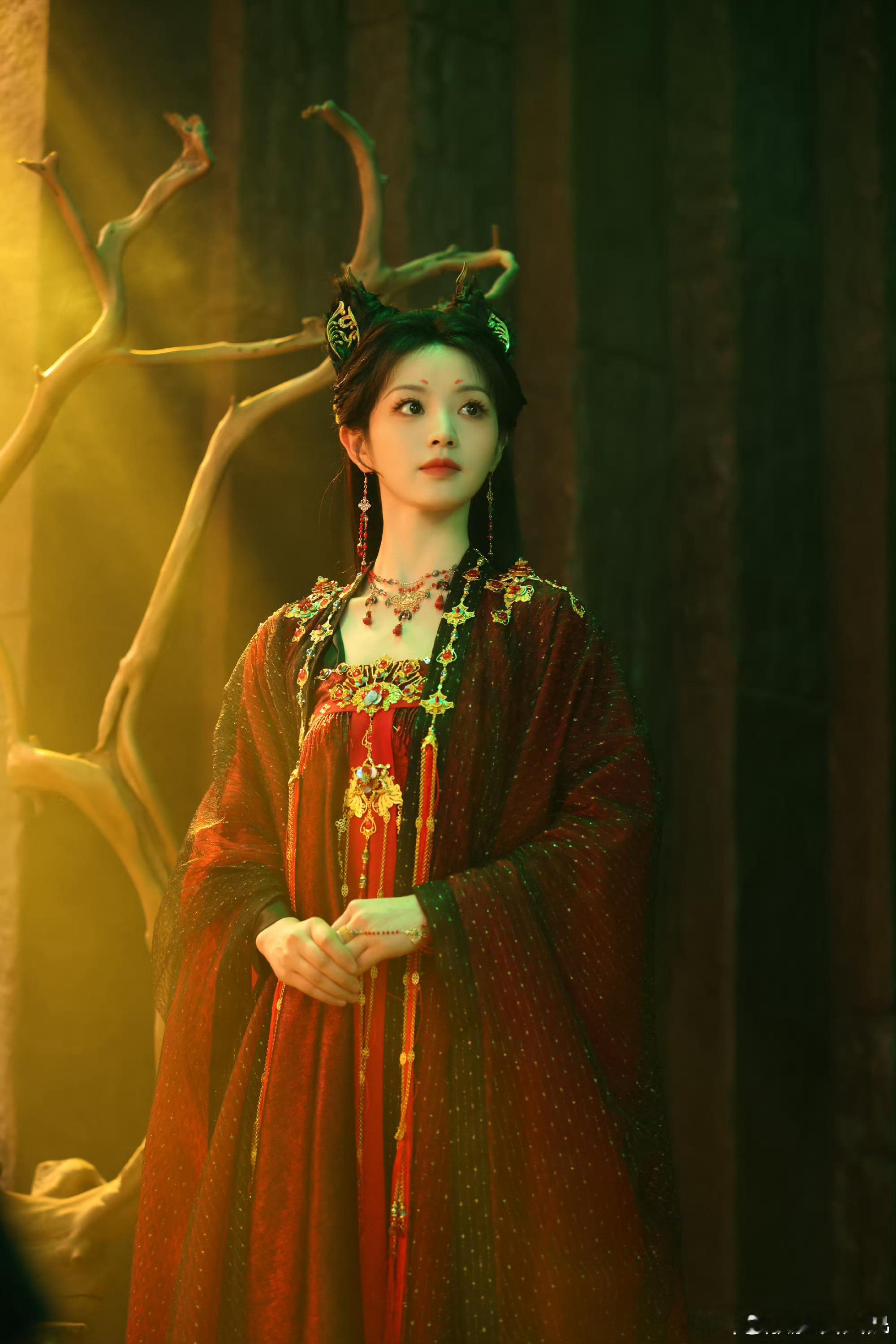 真假武祯真身是慵懒贵气小甜饼，幻象是媚眼如丝勾魂，妖甜妹妖女无缝切换，虽然是同一