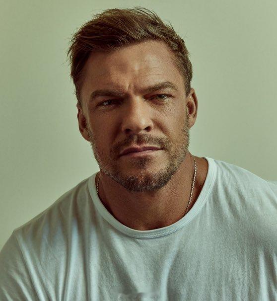 毒液联合创作者大卫·米其林表示，他认为阿兰·里奇森是真人版艾迪·布洛克/毒液的完