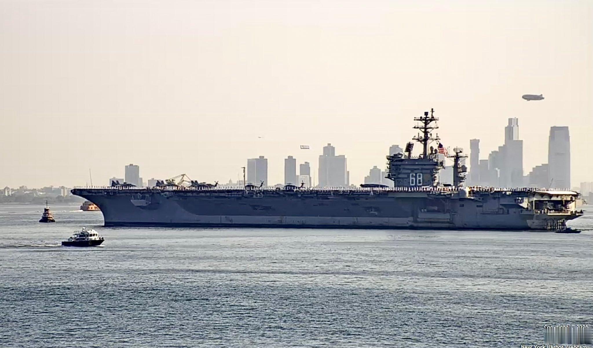 飞扬军事 美国海军尼米兹号航空母舰今天抵达纽约，准备参加参加美国250国际海军阅