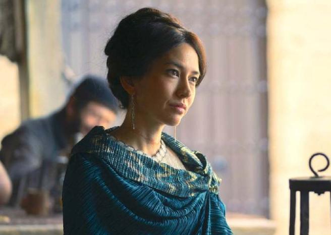 原来《龙之家族》里的白蛆小梅和 La La Land 里这个黄衣服的妹妹是同一个