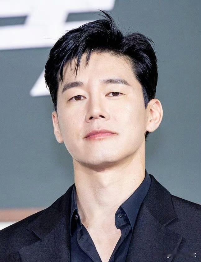 韩娱资讯，金武烈、李圣旻、秦基周等人近日一同出席了Netflix新剧《铁拳教育》