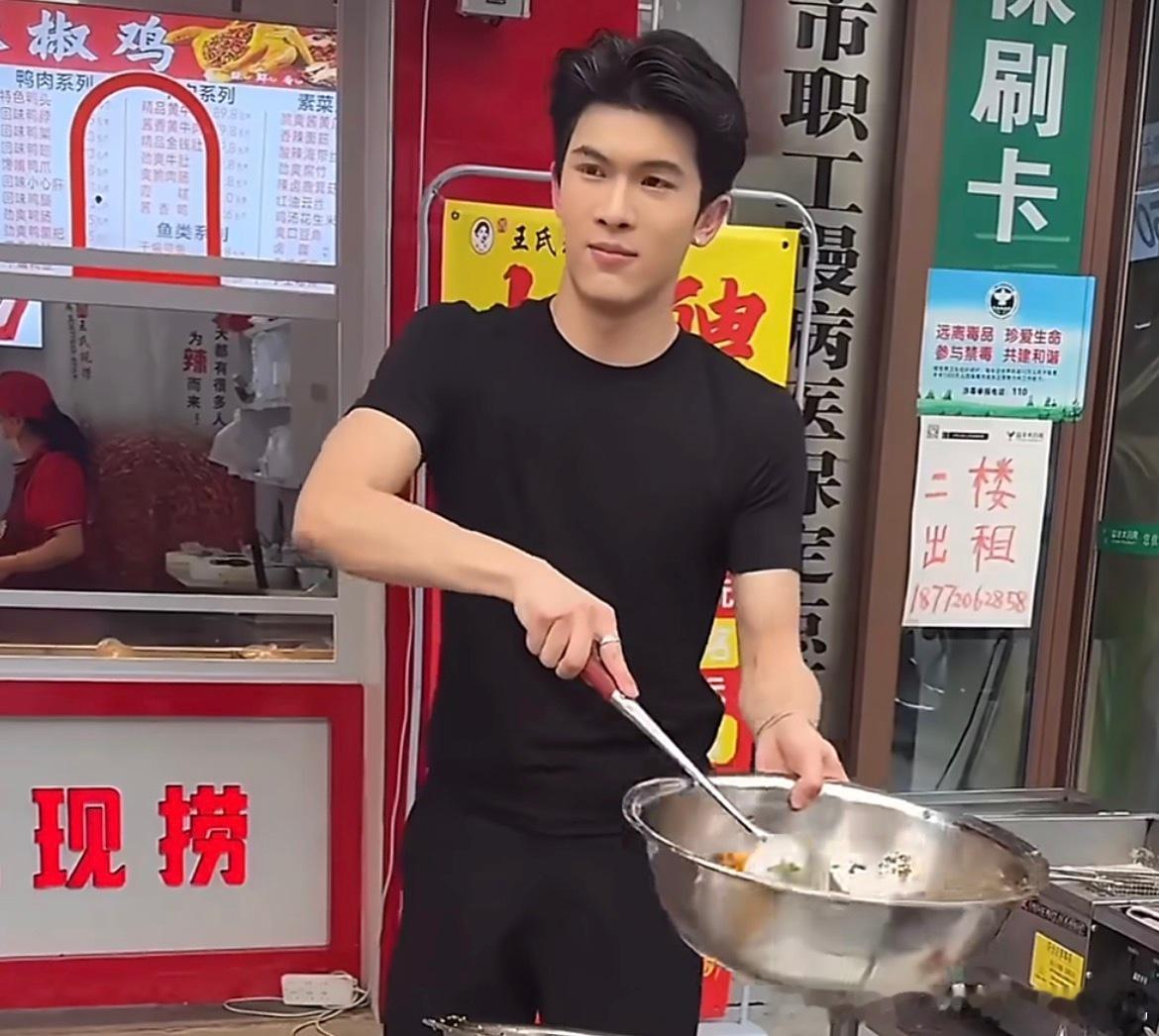 宋浩然在街边卖卤味这两人那会儿好好过日子，韩风评也能好些，宋也能挣不少，谁知道俩
