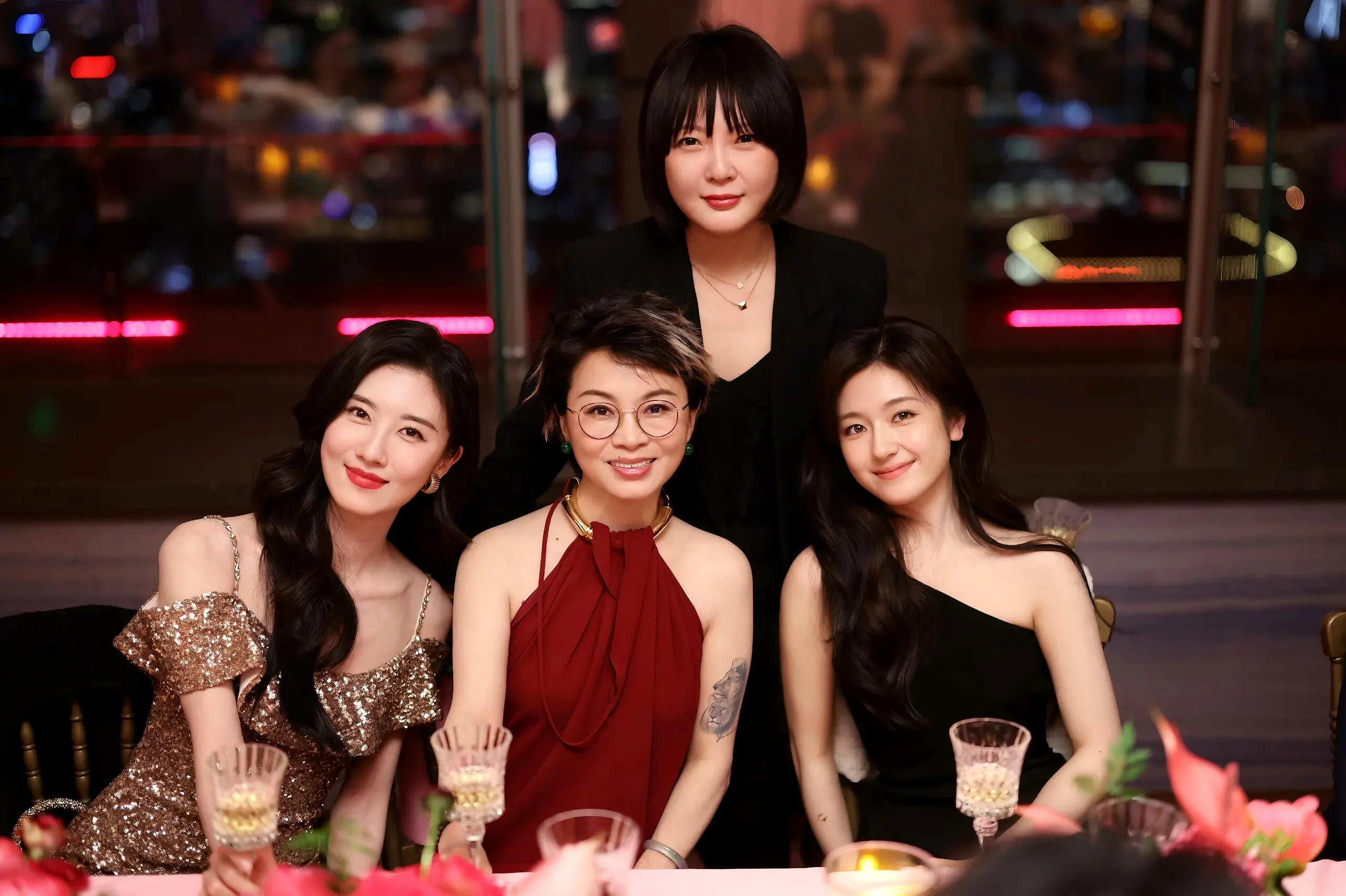 端庄大方 看着就很稳的面相