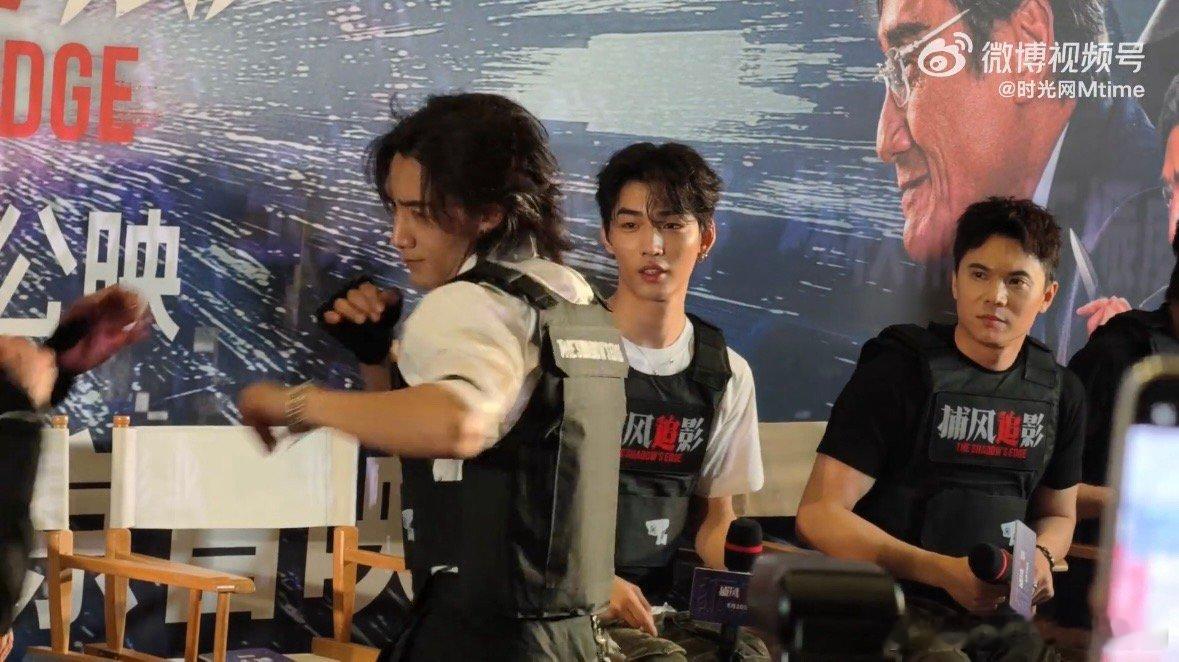 此沙梁家辉打起来了 《捕风追影》首映礼太会玩！特意设计的对打环节，此沙劲足梁家辉