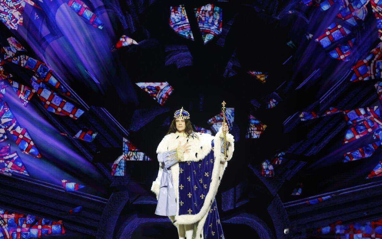 法国著名音乐剧《太阳王》时隔18年复演，首场演出在巴黎穹顶剧院，之后在2026年