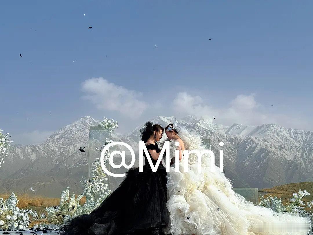 OMG! 陈德容和吴宣仪是穿的黑白婚纱对唱的《爱，存在》 🙉我们仪容仪表cp真