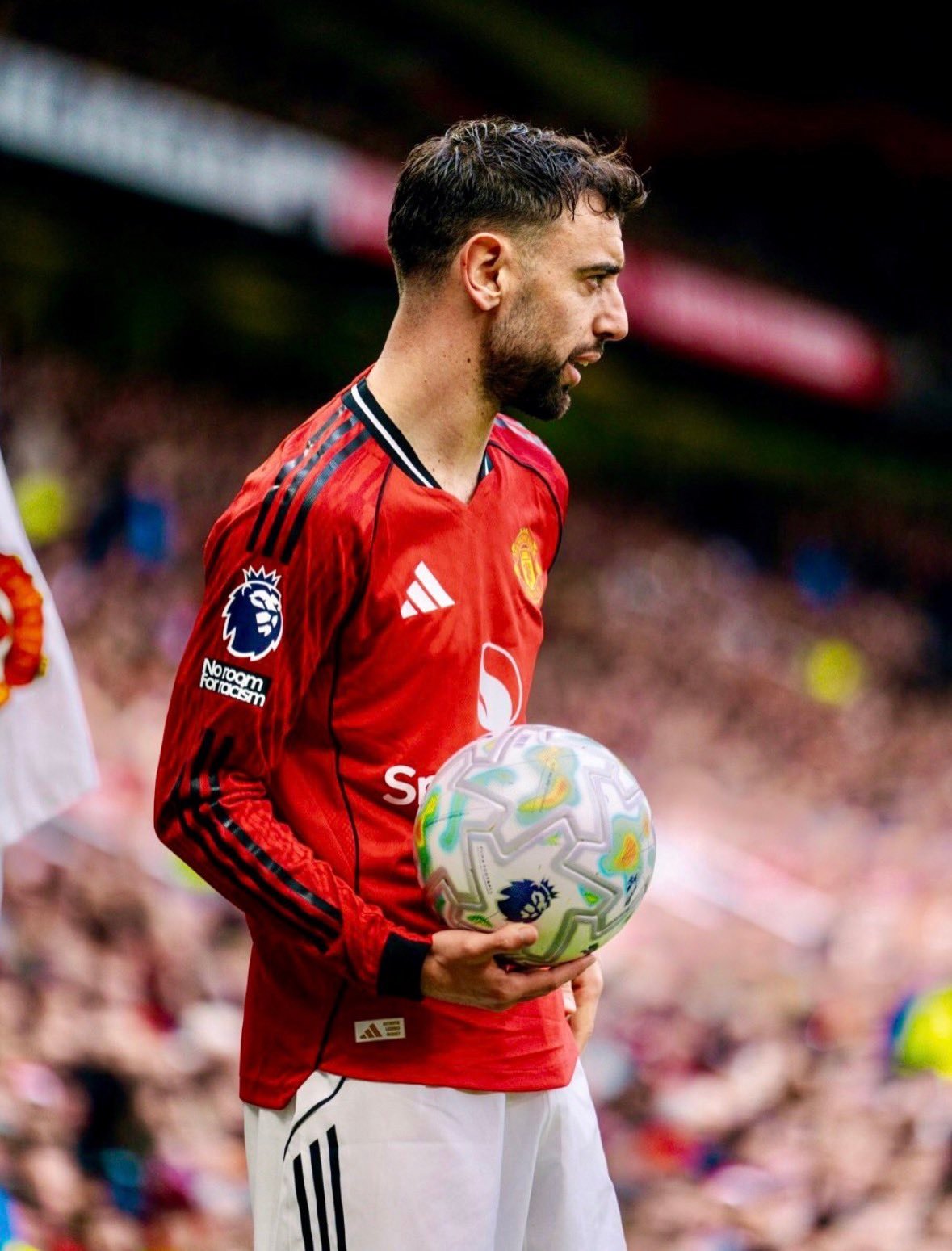 天空体育：本赛季B费的助攻已经帮助曼联拿到18个积分，创下英超单赛季的记录。曼联