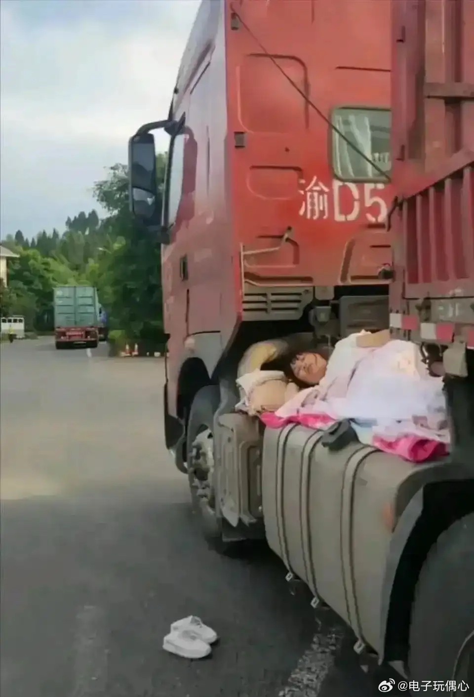 路过服务区看到这一幕，估计油保住了！ 