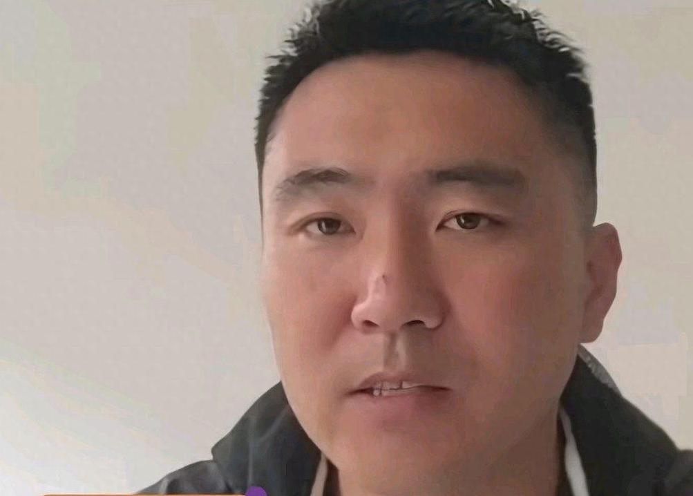 青岛有一对夫妻，男子十二年含辛茹苦养家，包揽所有开销、戒了烟酒、连新衣服都舍不得