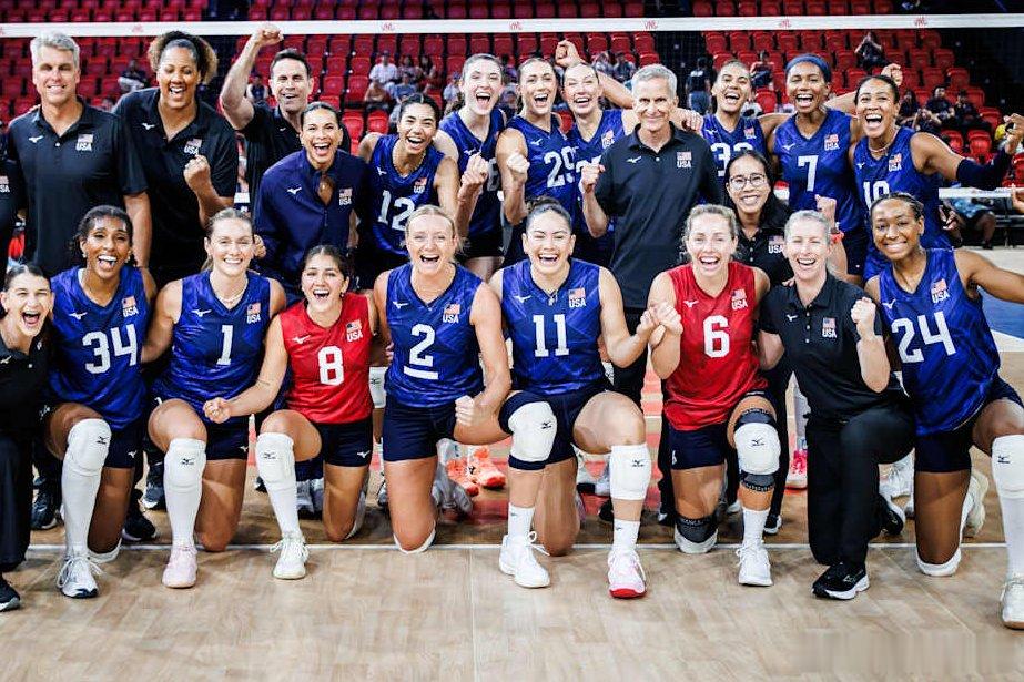 美国女排3-0（26-24 25-22 25-16）零封巴西女排10胜2负世联赛