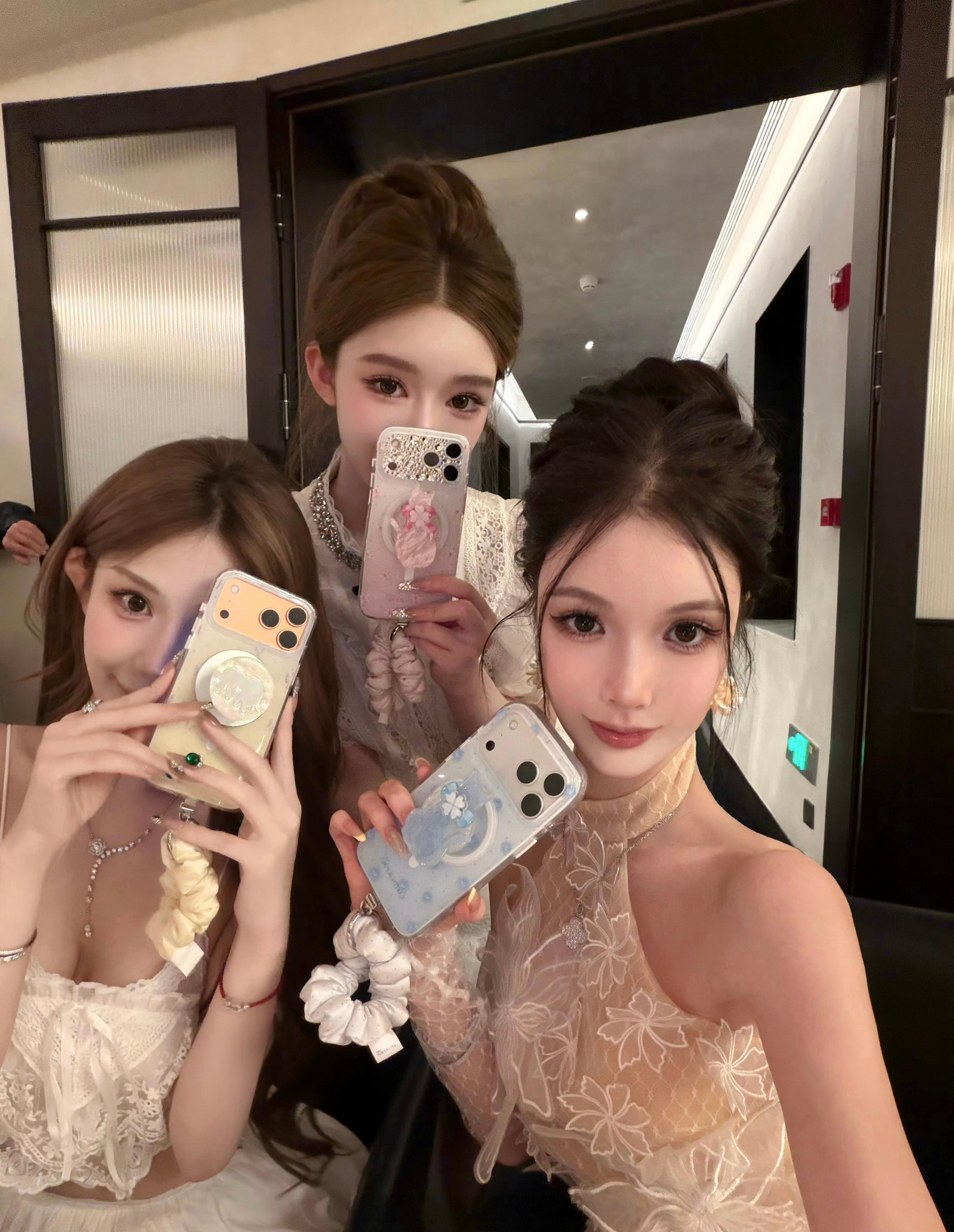 消费升级，越来越多好看的小姐姐用上了最新款iPhone！ 