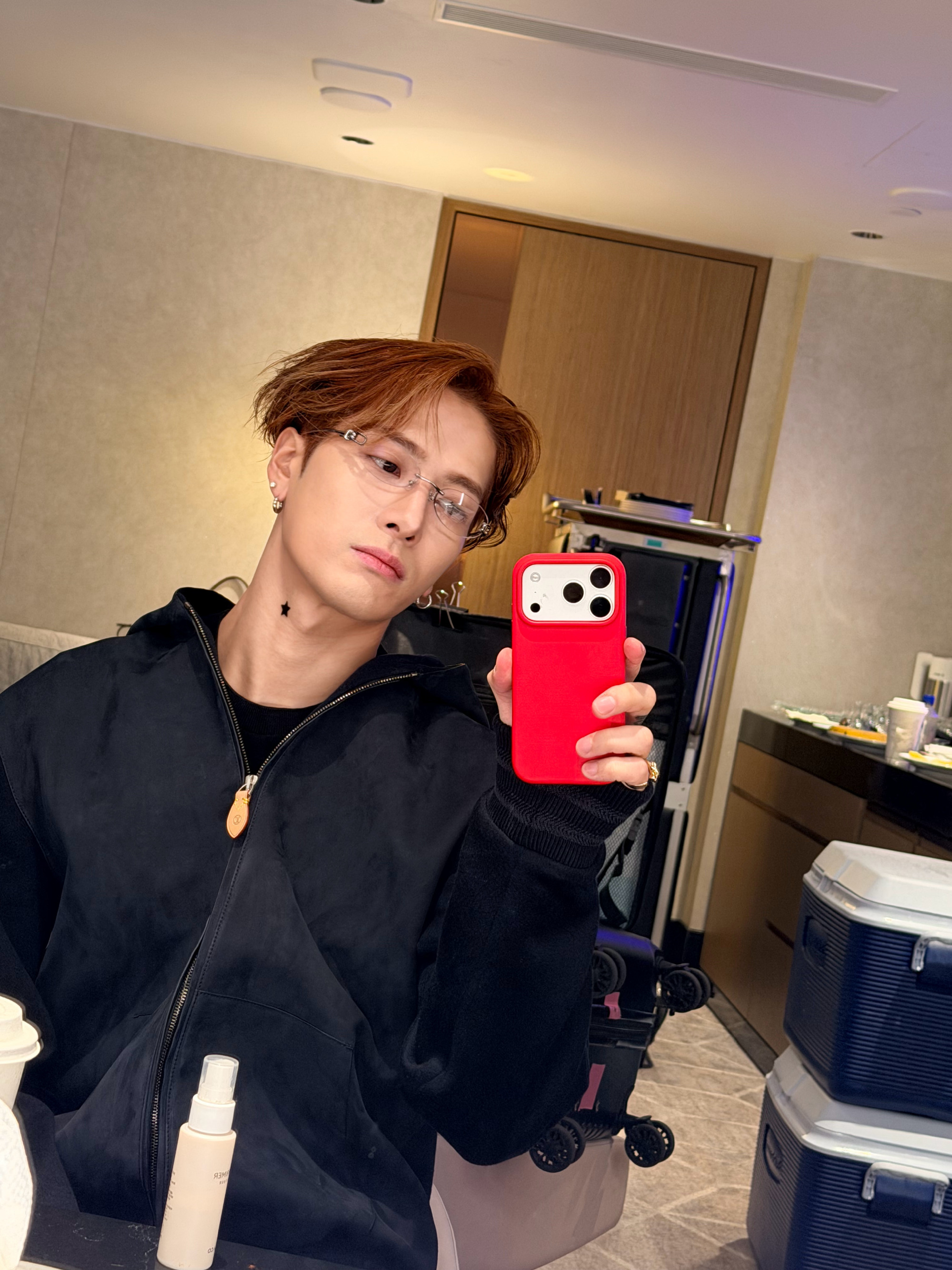 王嘉尔32岁生日发文王嘉尔 今日份寿星发博，朴素但极其真挚的文字～祝寿星生日快乐