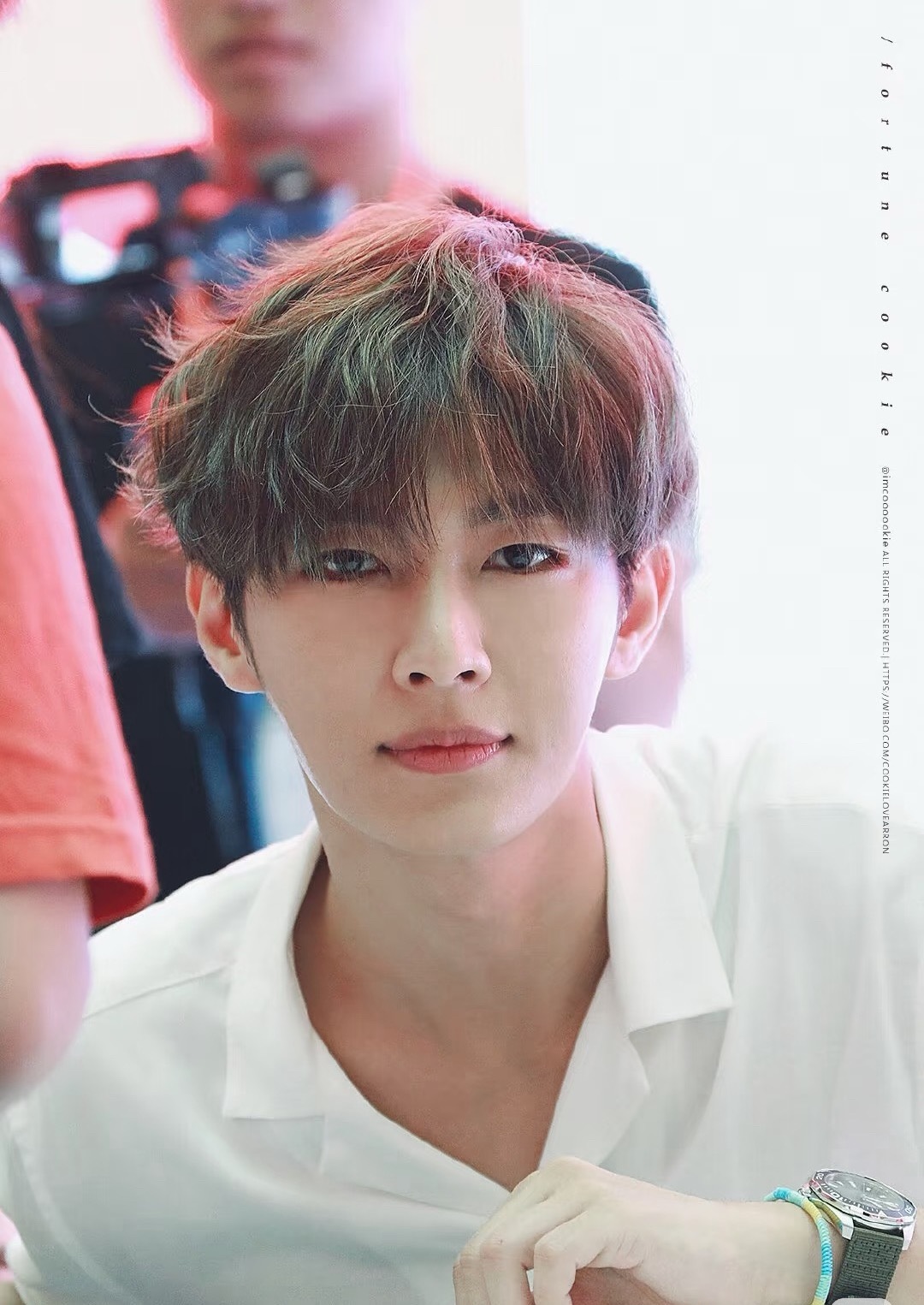 炎亚纶塌过没丑过，每次看到都帅一大跳。 