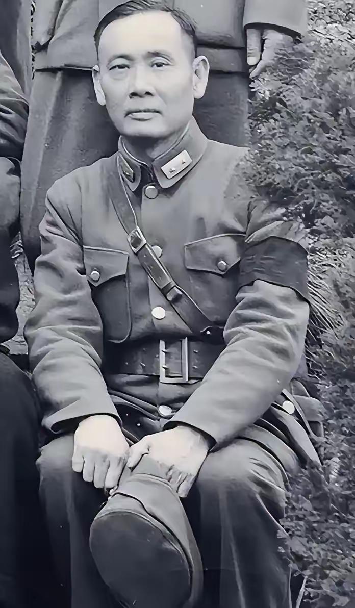 1949年，迪化警察局长刘汉东拿出一份电报，递给马呈祥看，上面写着：我们全家已到