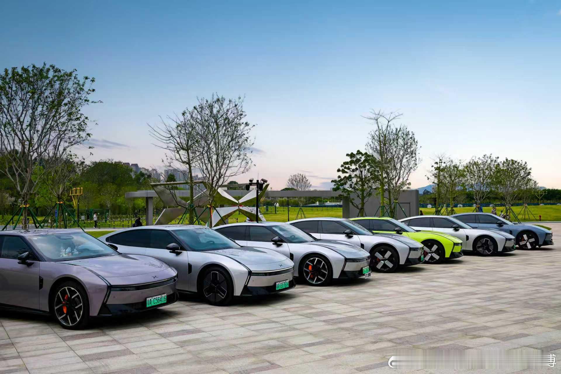 因热爱相聚，为P7而来🚗 30台小鹏P7霸气集结，排面拉满！这是属于鹏友们与P