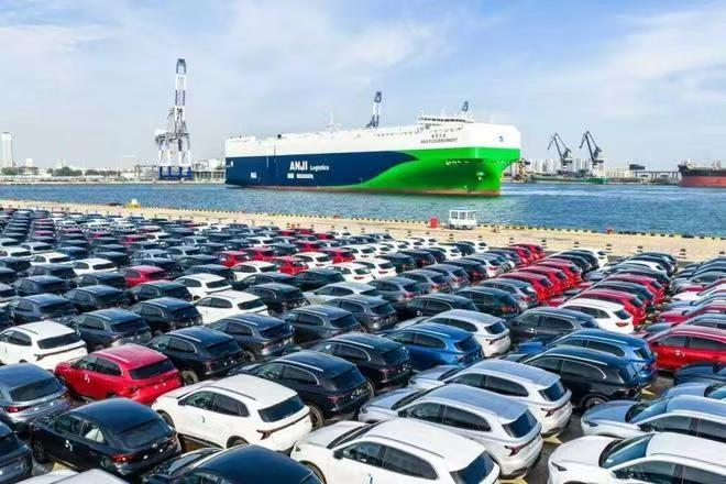 昨晚，英国《金融时报》报道:“全球最大滚装船运营商华伦威尔森CEO表示，中国汽车