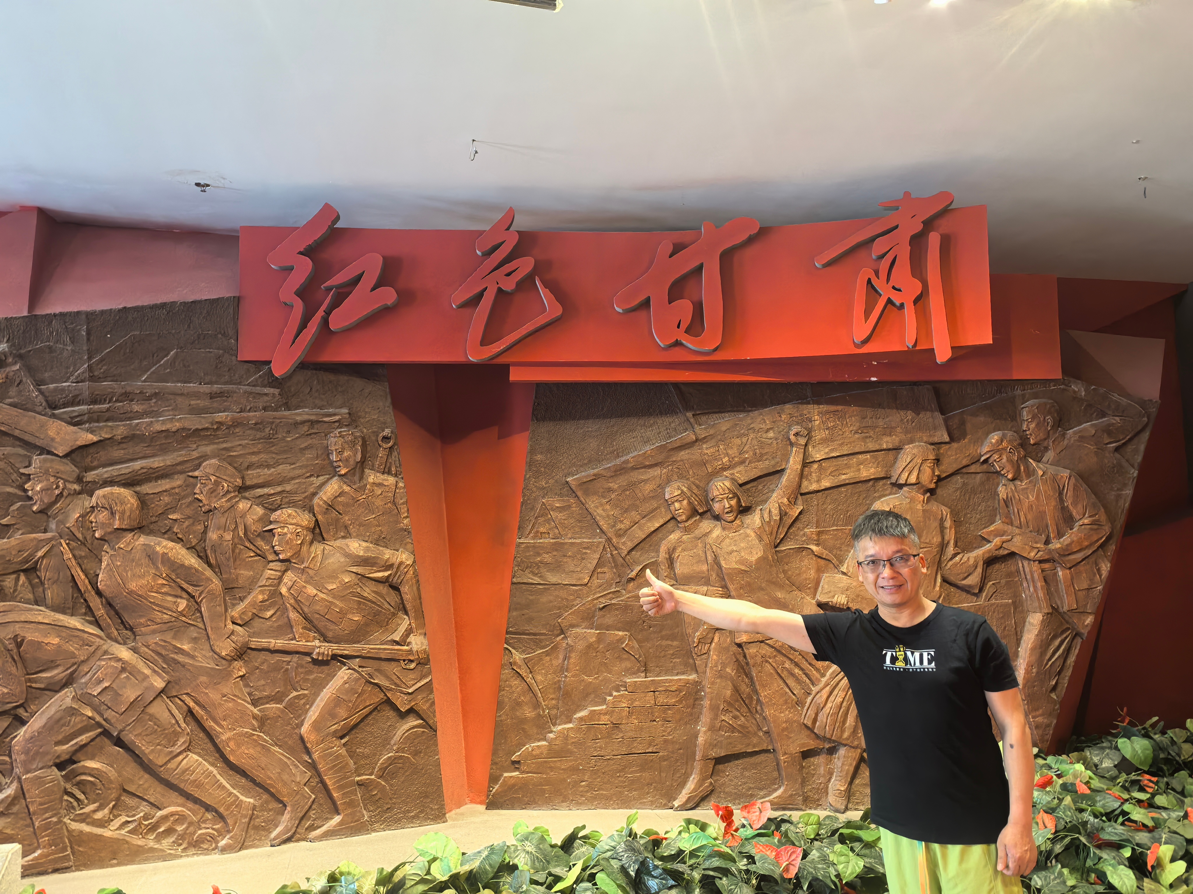 在甘肃博物馆里度过了几个小时。你觉得图一的英语可有错误？这里还是值得来的，就是有