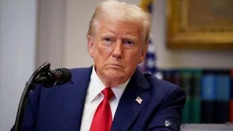 特朗普谈阿拉斯加会晤：普京不会和我开玩笑


美国总统特朗普认为，普京不会在个人